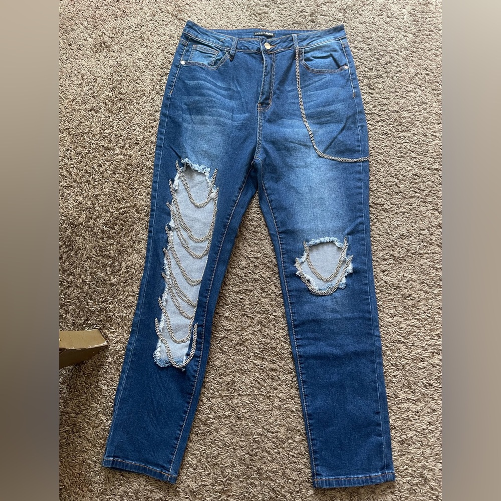 Fashion nova jeans with chains - Picture 2 of 5